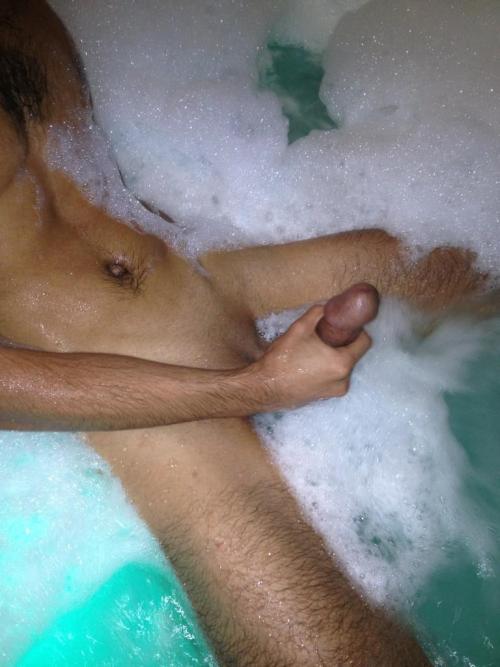 arabgay:  kuwaiti in a jacuzzi 