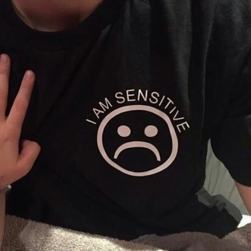 ENQUANTO TEM GENTE QUE SÓ PROCURA PERFEIÇÃO, TEM GENTE QUE PROCURA UM AMOR VERDADEIRO.