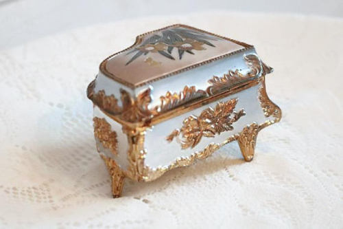 Musical Jewelry Box //ShimmerTreeVintage