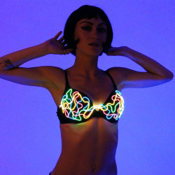 thegolddig: Light up bra (more information, more etsy gold) 