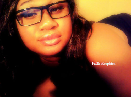 sativasagittarius:  sophieasweetheart:  fattybrattysophie:  Good evening   I love these new glasses ^-^  gorgeous =)
