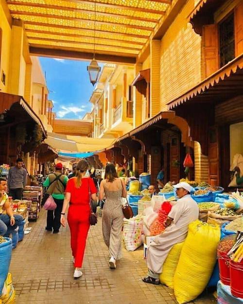 Lost in the narrow streets of the red city #marakkech, no You just can&rsquo;t not fall in love 