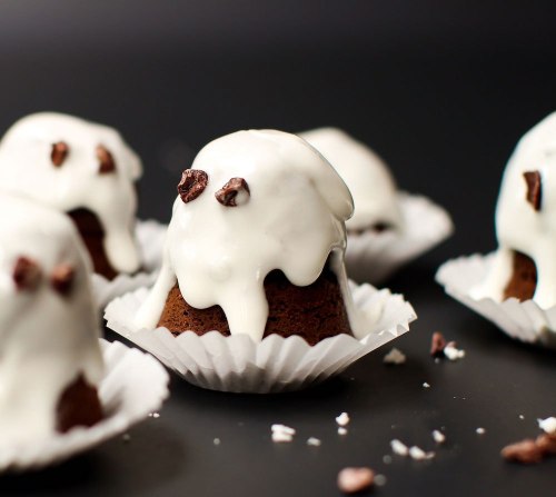 alloftheveganfood: Vegan Halloween Round UpHalloween Spider Cupcakes (GF)Vegan Halloween Monster Cup