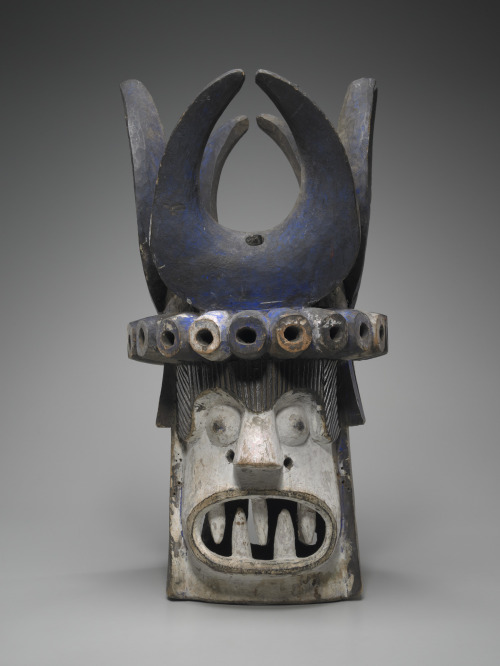 ukpuru:Igbo Mgbedike helmet mask, mid-20th century. Yale.