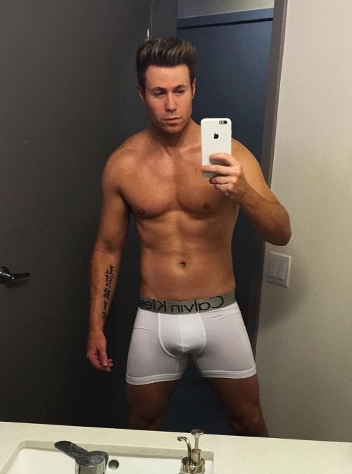 celebrityboyfriend: Ashley Parker Angel Post-Workout Selfie Hes hot