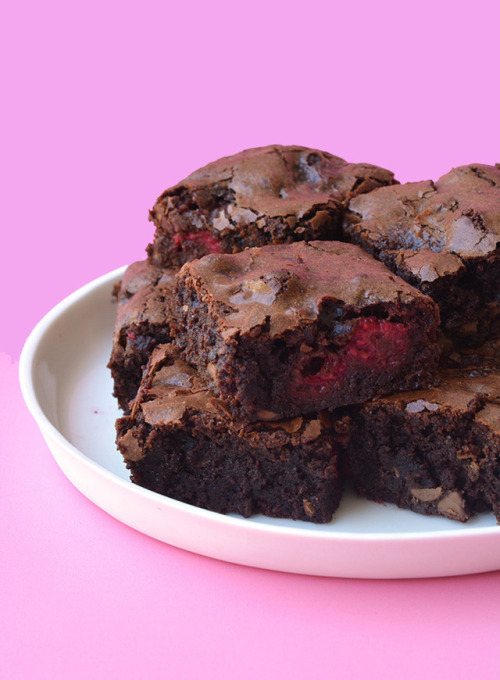 anglophilestymie:sweetoothgirl:RASPBERRY CHOCOLATE BROWNIESWHY WOULD YOU RUIN PERFECTLY GREAT BROWNI