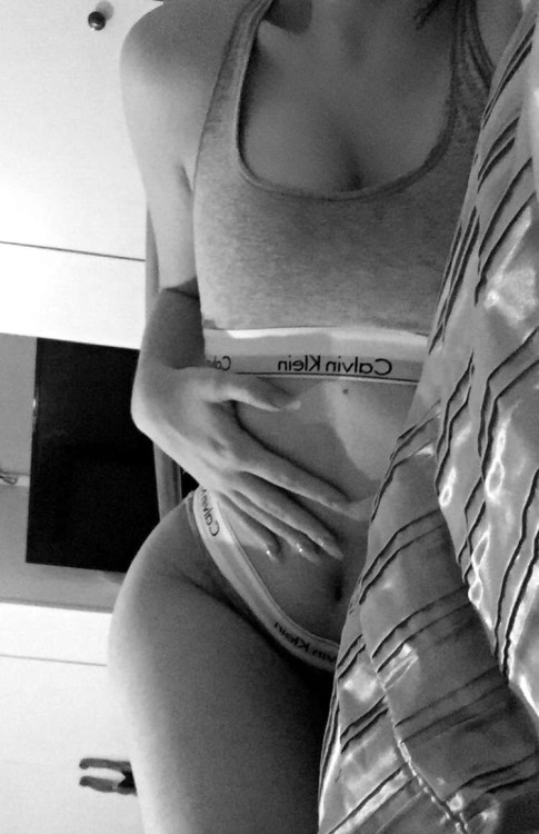 tinybutviny:  Finished work and start to do nothing 💪💋 