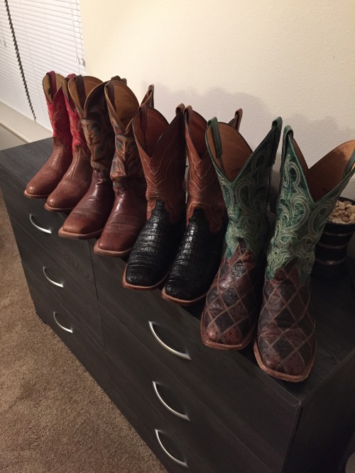 thecruelcowboy:  Gorgeous boots.