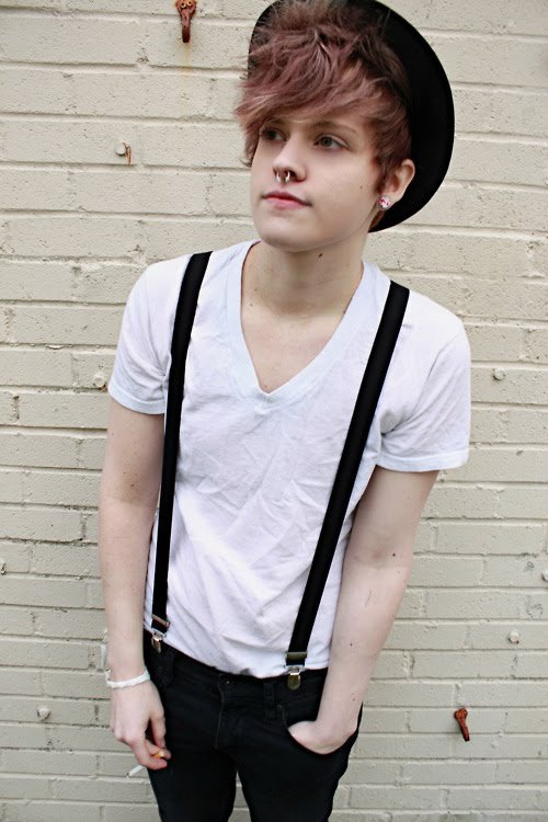 dyke-lesbian-andro-queer-photos:  lotharioeatsladiesss 