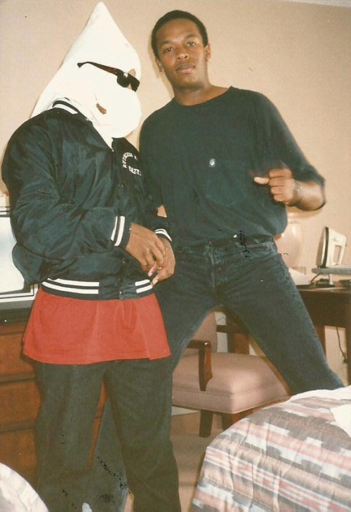 genevanheathen:  Dre & Eazy (via http://eazy-ecpt.com/ and photo courtesy of the legendary DJ Yella) 