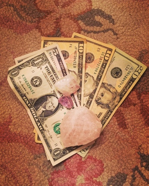 theprincessoflight: These are the Monday Money &amp; Abundance Crystals. They have been charged 
