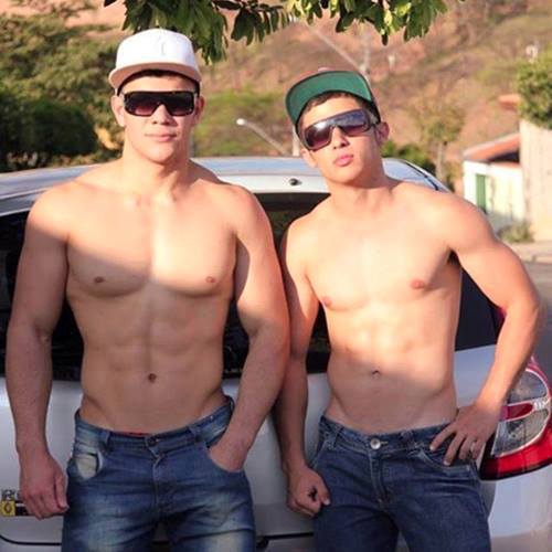ericshouseofmeat:  Hot guys!  Follow us for more!