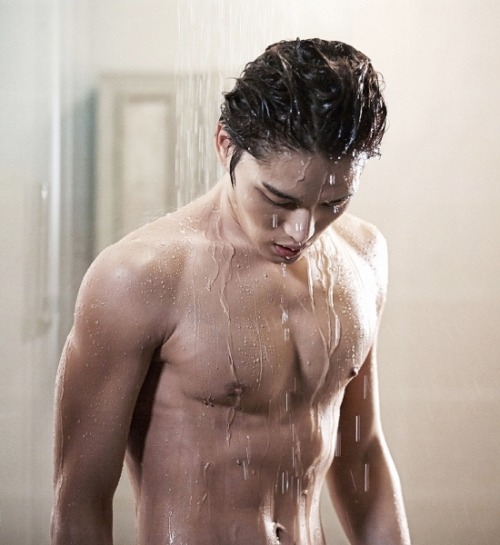 ilovekimjaejoong: (˶ॢ‾᷄﹃‾᷅˵ॢ) ‘SPY’ His shower scene was shot at the KBS studio in Su-won, Gyeong-gi do. It was a scene of Seon-woo taking a shower, having concerns on being in charge of espionage regarding Soo-yeon(Chae Soo-bin).