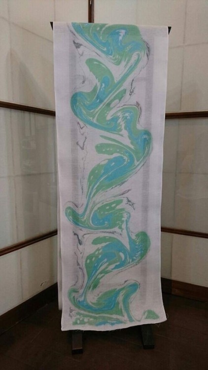 Japanese marbling process made by Yuko meisen at. Suminagashi zome (“floating ink dye“) is a very an