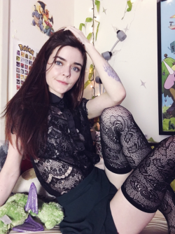 ixnay-on-the-oddk:  come celebrate me not being a lazy asshole today 🌚🌝✨🌿 see ya as soon as my coffee is done! ✨ MFC.im/#ashe_maree ✨