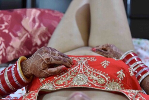 kkarishma-tempting: monirenu: Wooow nice ass Nude indian babes in mehendi