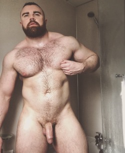 bearyfellas:  🐻 hairy, beefy, bearybearyfellas.tumblr.com