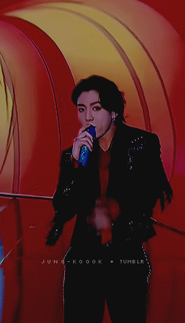 Jungkook Flipping His Mic So Smoothly