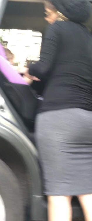 momoooo2: Beautiful fat ass on this frum milf…..I had to turn around for more shots of her. I