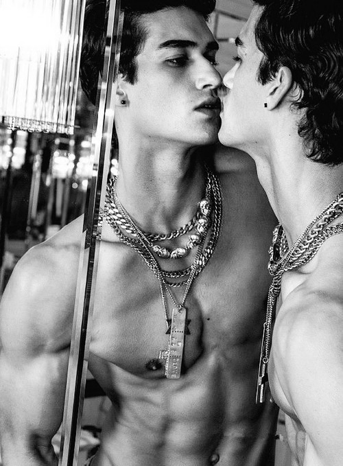 KISS kiss
