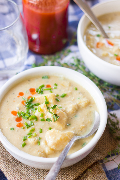 tinykitchenvegan:Cheesy Vegan Potato Leek Soup