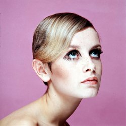 thefashioncomplex:Twiggy, 1967