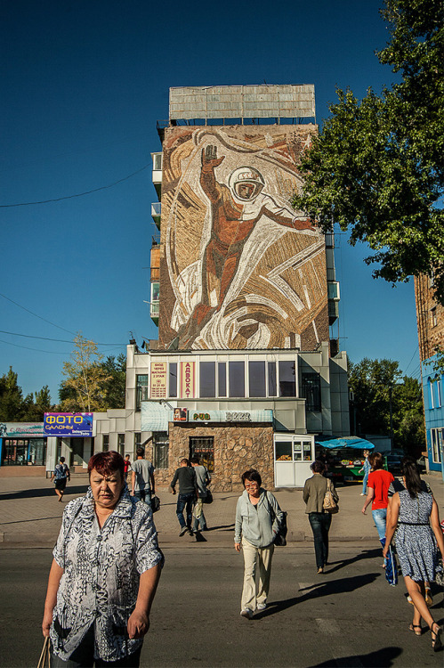 fuckyeahsovietrussia: Several years ago, this mosaic of Yuri Gagarin—the Soviet Union’s first cosmon