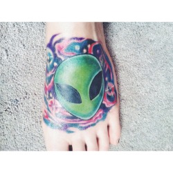 fuckyeahtattoos:  My alien foot tattoo done