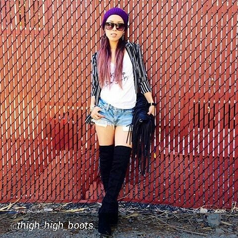 By @thigh_high_boots “#thighboots #thighhighboots #tallboots #bootseason #highboots #botas #bo