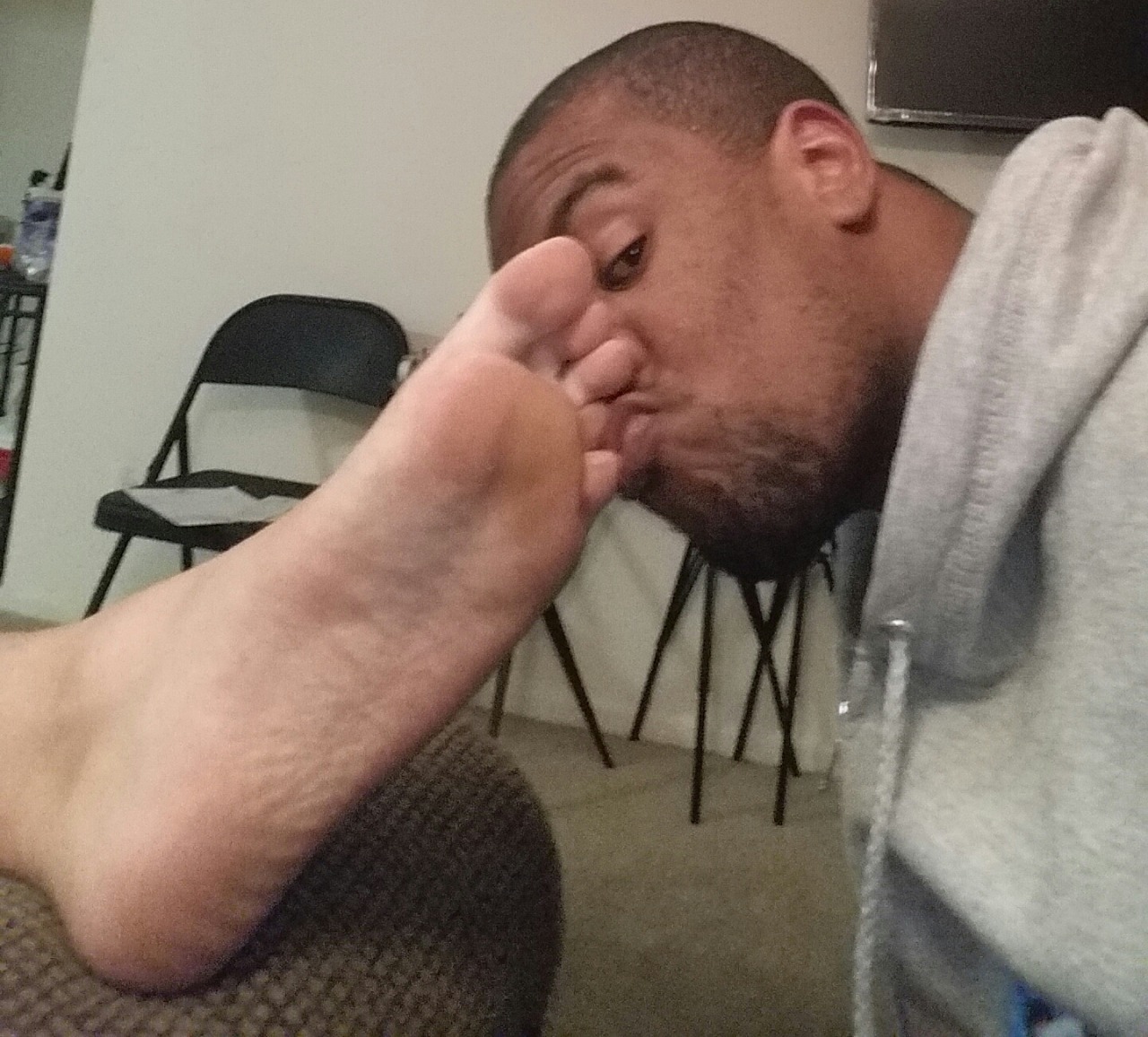 tazluvzfeet:  Tasty. Ripe. Feet!! 