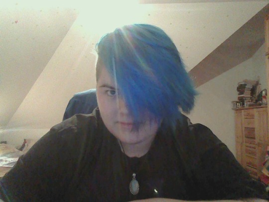 we-are-malachite-now  skomentował(a) Twój post “[[MOR] Omfg, I redyed my mohawk, so it’s like REALLY blue and I went…”Can we see it? ‘ω’weeeeell, since u asked for it ;U;it very blu >///<I’m dying it purple next tho