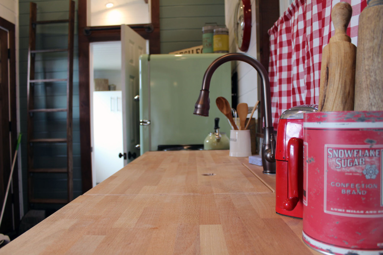 tinyhousetown:  A tiny house designed for a family of four who wanted a retro-styled