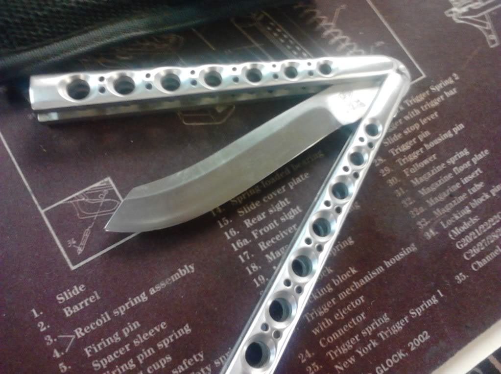 knifepics:  Balisong (Butterfly Knife)