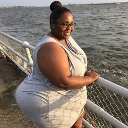 fatbushman25:  onurknees77:  Hi   fat azz