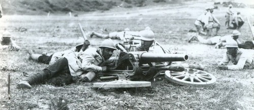 greatwar-1914:Romanian gunners fire a 57-mm turret, removed from fortifications and installed on a c