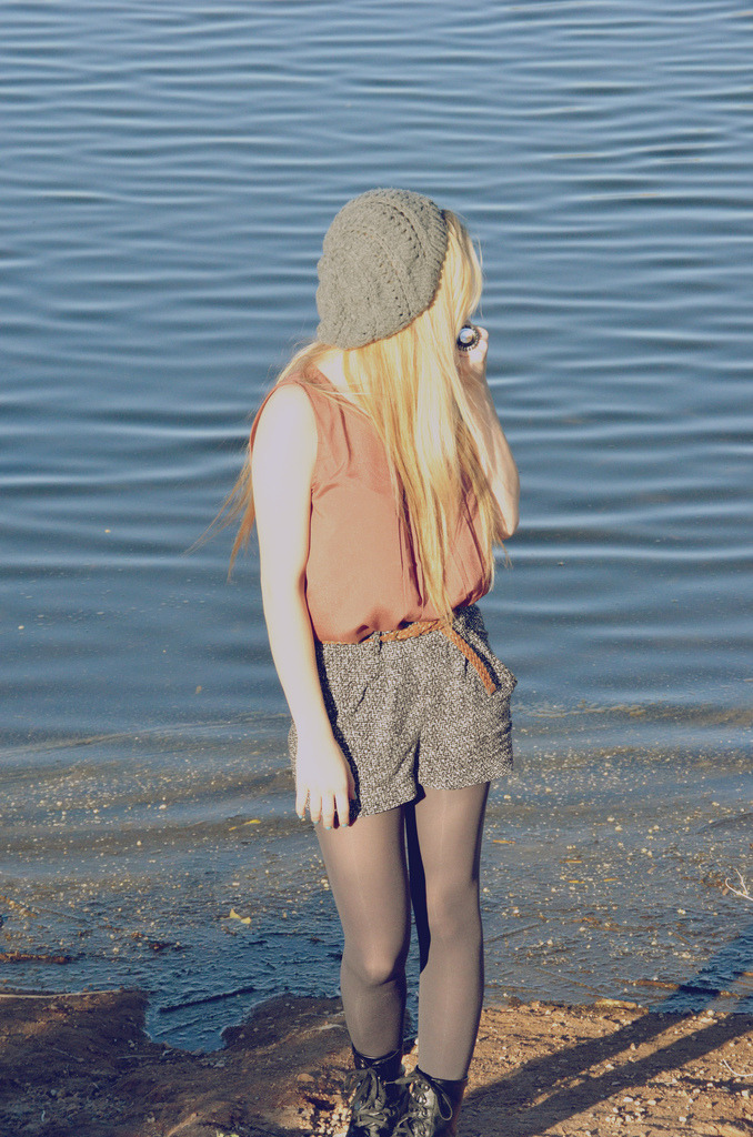tightsobsession:  Shorts with boots and opaque tights. 