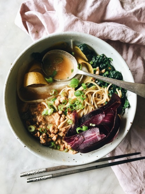 everythingwithwasabi: Vegan Tempeh and Vegetable Ramen 