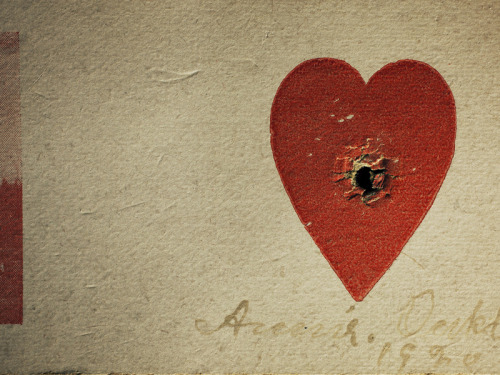 woundgallery:Annie Oakley’s heart target (One of Oakley’s most popular stunts was shooting through t