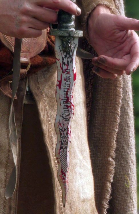 nymfanfic: thechloris: nymfanfic: Rumple’s dagger - reference pics - vertical These are more b
