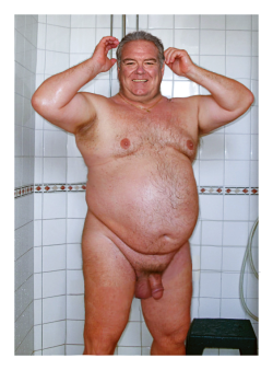 gbendana:  bearbulge: Jim O'Heir fake on @isobearotso’s well-hung body.  Want to take a shower with me?