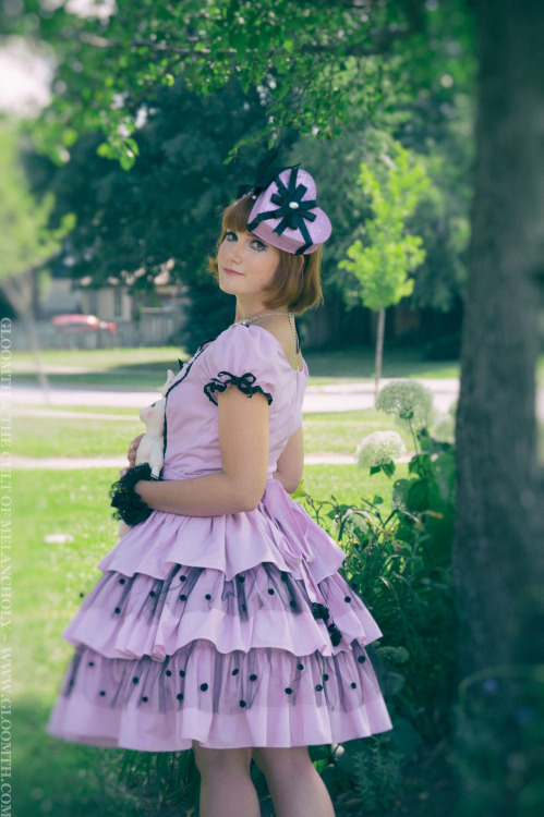 the-gloomth:  We have a tutorial on how to make the heart headdress on our blog! :D www.gloomthzine.com