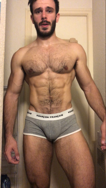 retro-men-by-dogboy:fernandospicks:Killian FlexingKillian BelliardHyper sexy