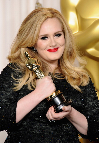 zzchili: curvyisthenewblack:  jrse4ever:  Adele | 85th Annual Academy Awards (2013)  Omg you’re perf