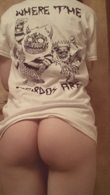 lilangelbb:  Modeling my friends sweet ass shirt he just made :) who wants to buy one??