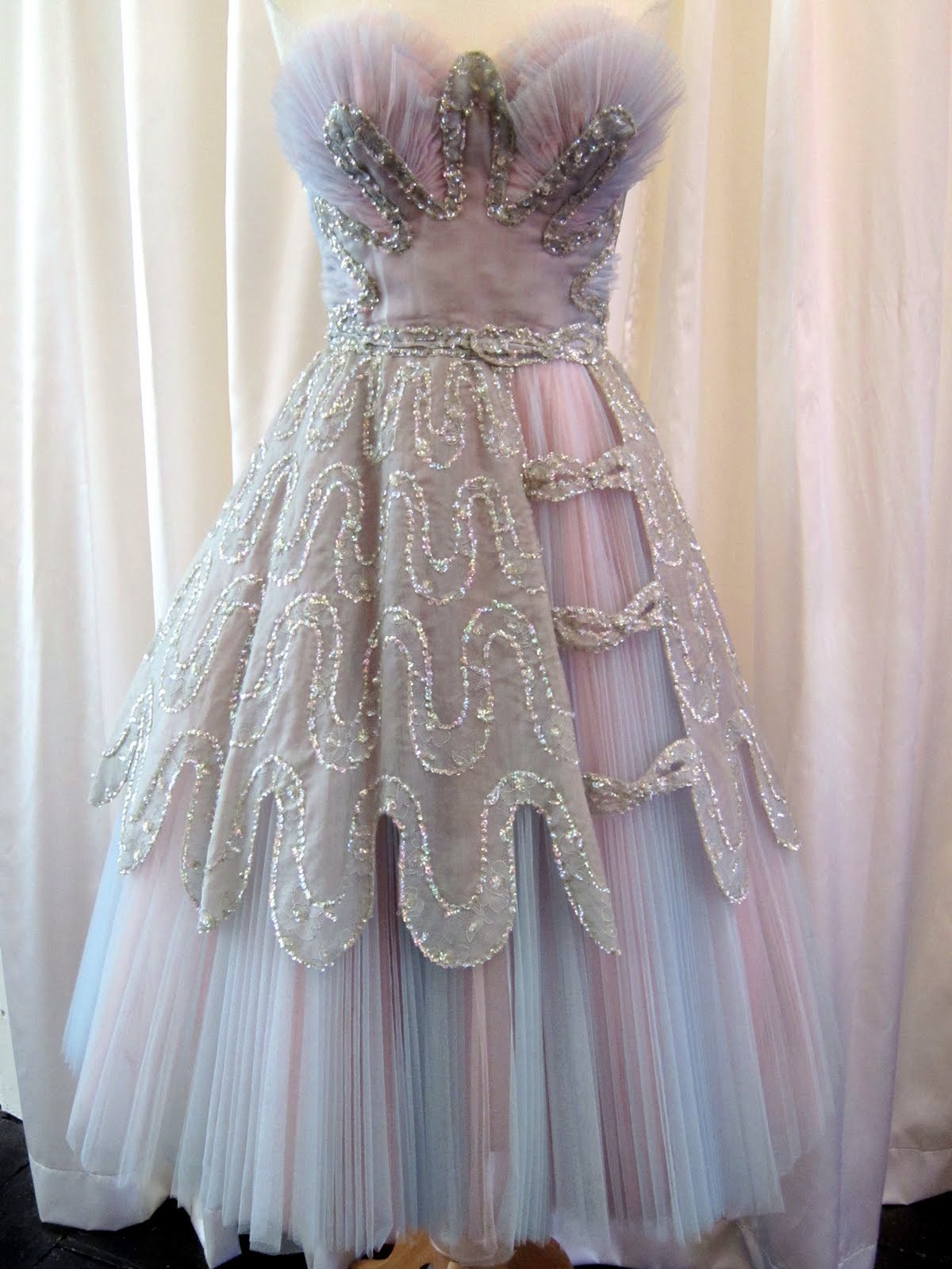retro-girl811:  Color of the Day-Saturday-Purple 