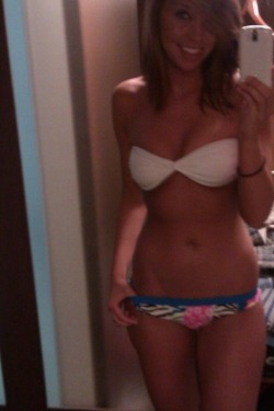 selfie-ass-teen:  FOR MORE AWESOME PICS -