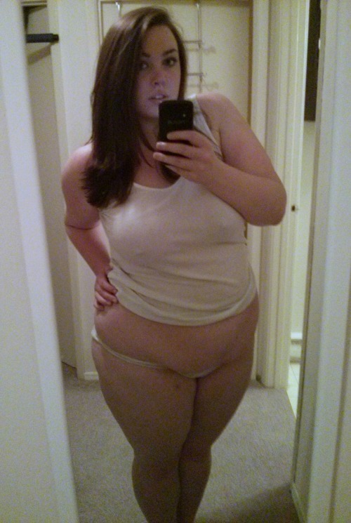 bazine02:  laurathefoodie:  It’s been a looong day. Sorry for the poor quality mirror selfies.  amazing  very pretty
