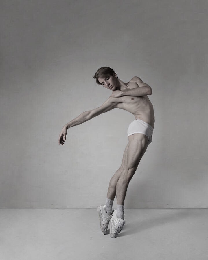 pas-de-duhhh:  pas-de-duhhh: Stefan Pichler Goncalves dancer with Joffrey Ballet