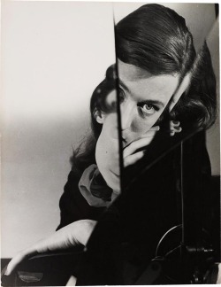zzzze:  Erwin Blumenfeld, Mirror  (Tedi Thurman), 1947