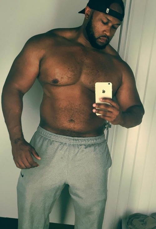 boblvsblkbeards:For the best bearded black men follow me!This kind of thick